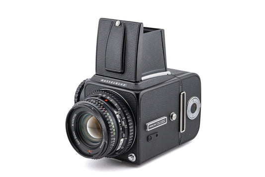 Hasselblad 500C/M + 80mm f2.8 Planar T* C + A12 Film Magazine (30147 Black) + Waist Level Finder (Old / 42277 Black)