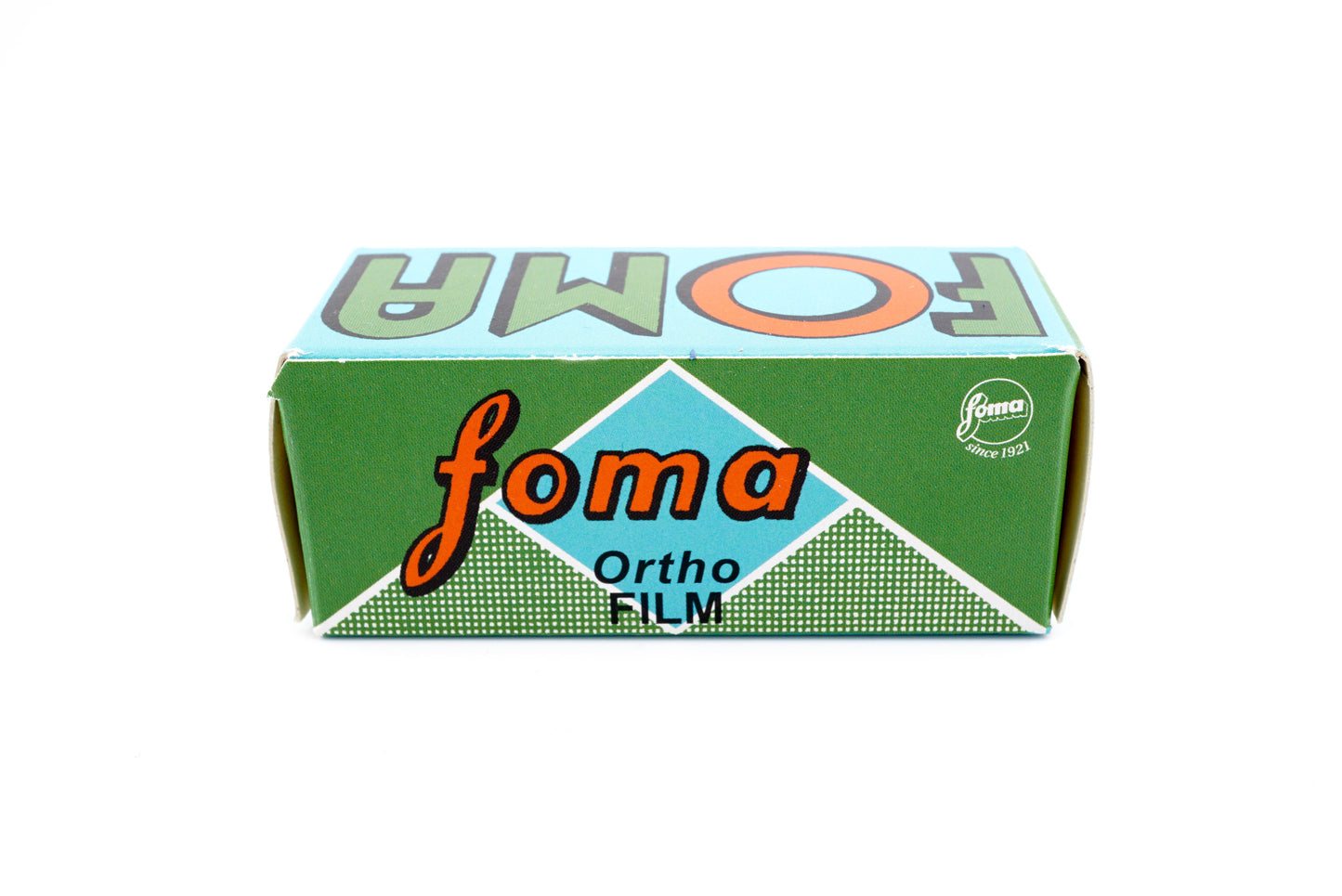 A Fomapan Ortho 400 black and white negative film roll box on a white background. For 120mm medium format cameras.