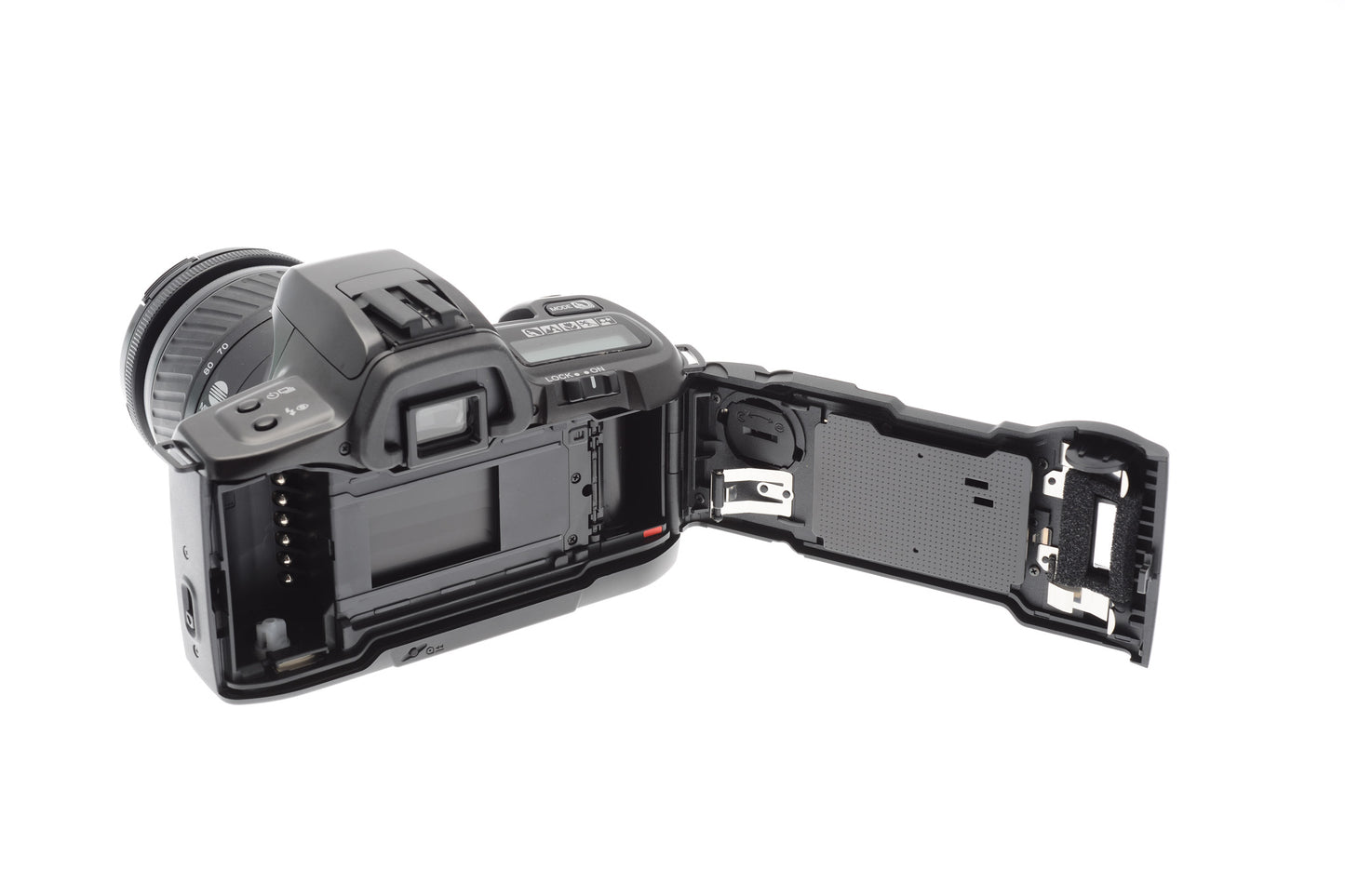 Minolta Dynax 303Si + 28-80mm f3.5-5.6 AF Zoom