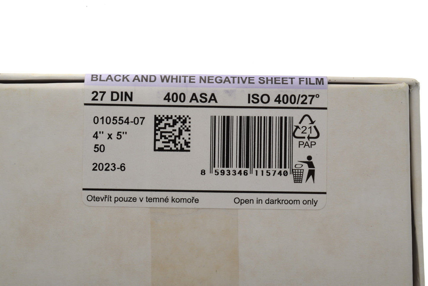 A Foma Fomapan 400 4x5" black and white sheet film package with info on a white background. 50 sheets in box.