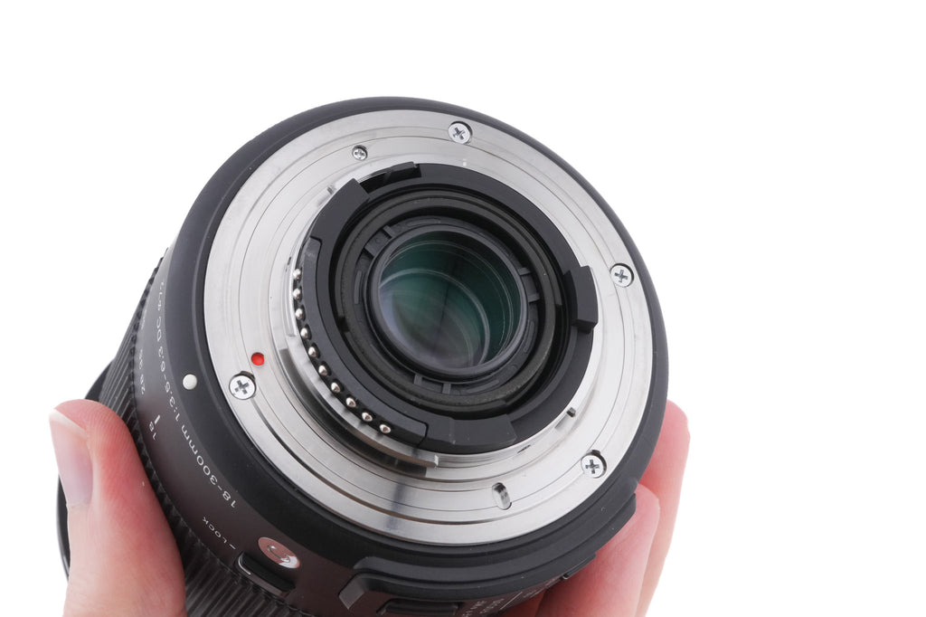 Sigma 18-300mm f3.5-6.3 C DC OS HSM