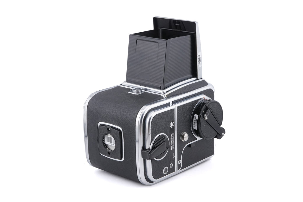Hasselblad 500C/M (Silver, 10026) + Standard Focusing Screen (42161) + Waist Level Finder (Old / Silver, 42021) + A12 Film Magazine (Silver, 30074) + Rapid Winding Crank (Black / 44032)