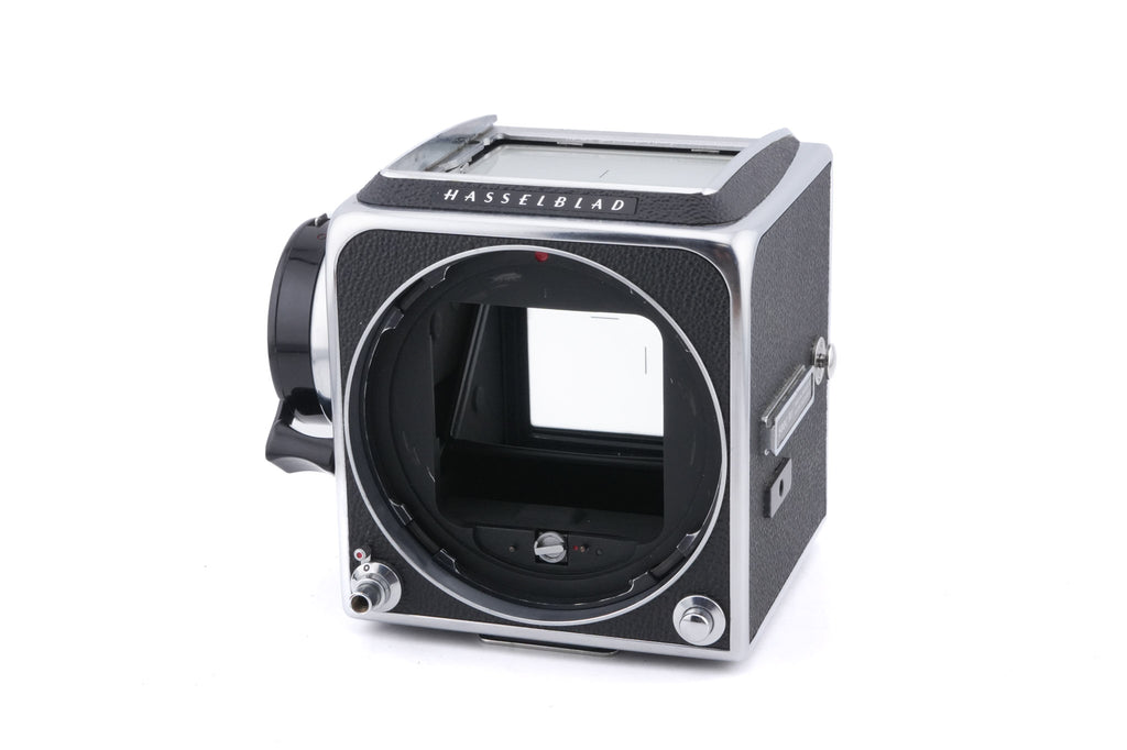 Hasselblad 500C/M (Silver, 10026) + Standard Focusing Screen (42161) + Waist Level Finder (Old / Silver, 42021) + A12 Film Magazine (Silver, 30074) + Rapid Winding Crank (Black / 44032)