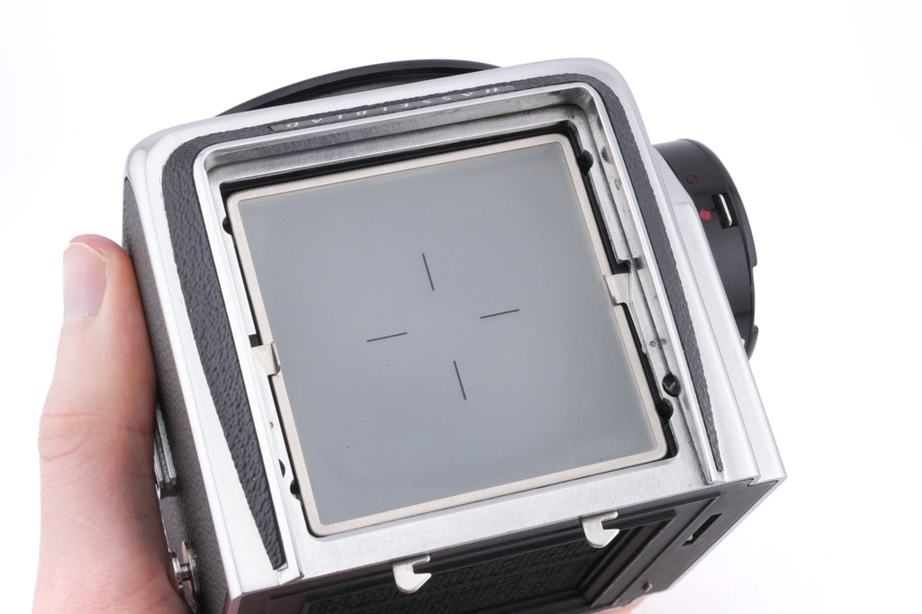 Hasselblad 500C/M (Silver, 10026) + Standard Focusing Screen (42161) + Waist Level Finder (Old / Silver, 42021) + A12 Film Magazine (Silver, 30074) + Rapid Winding Crank (Black / 44032)