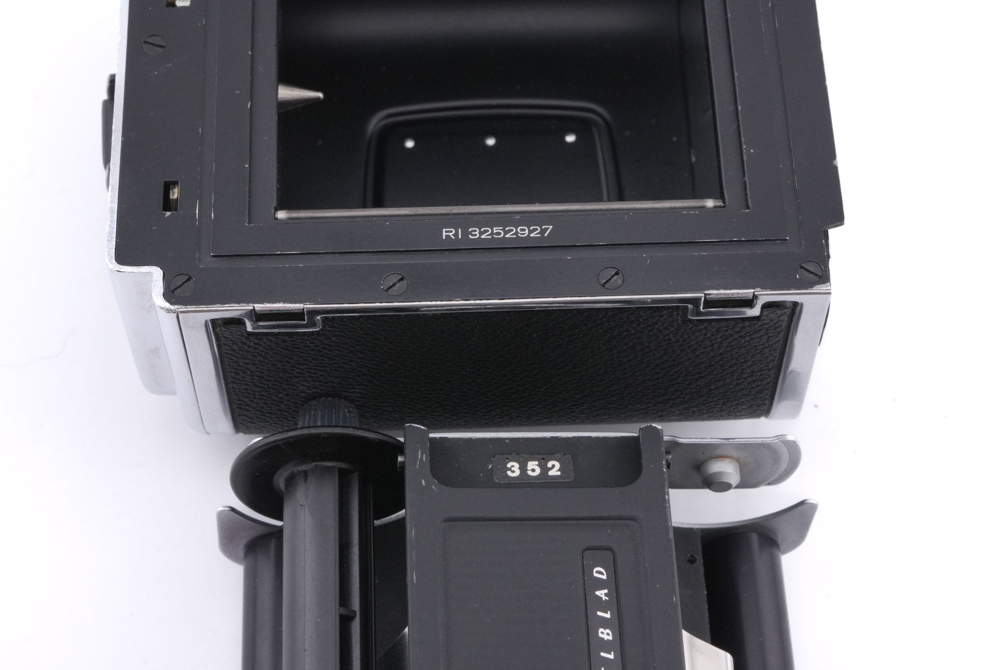 Hasselblad 500C/M (Silver, 10026) + Standard Focusing Screen (42161) + Waist Level Finder (Old / Silver, 42021) + A12 Film Magazine (Silver, 30074) + Rapid Winding Crank (Black / 44032)