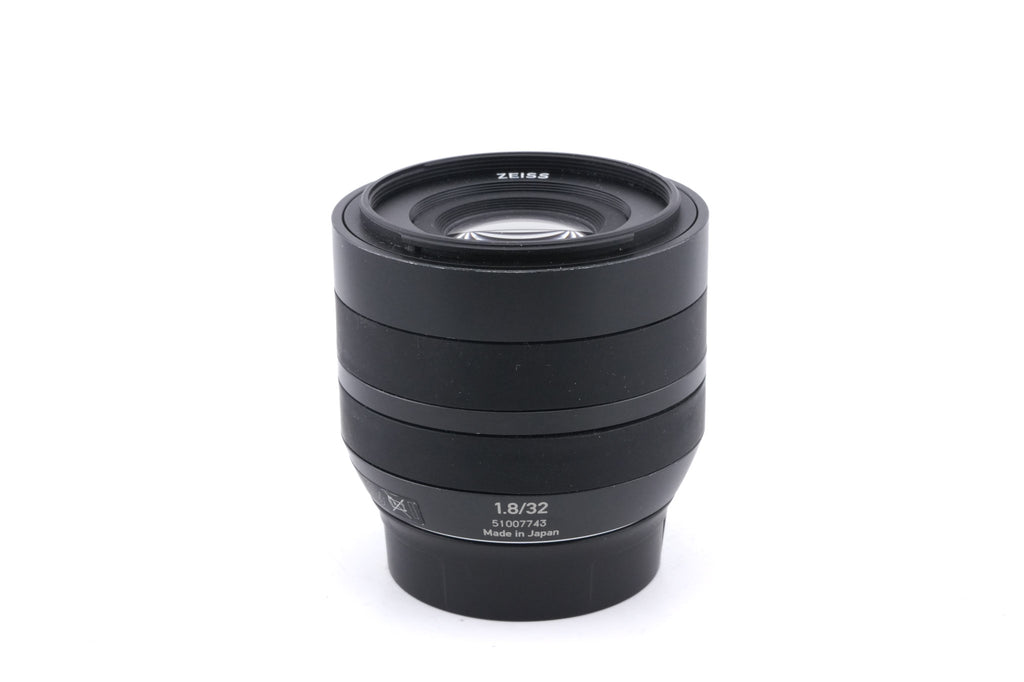 Carl Zeiss 32mm f1.8 Planar T* Touit