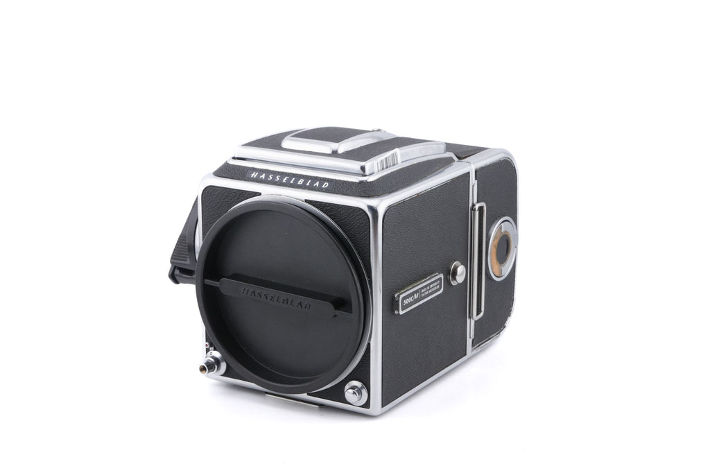 Hasselblad 500C/M (Silver, 10026) + Waist Level Finder (Old / Silver, 42021) + Rapid Winding Crank (44040) + Standard Focusing Screen (42161) + A12 Film Magazine (Silver, 30074)