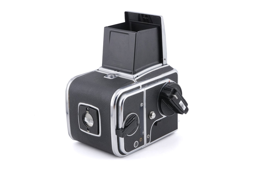 Hasselblad 500C/M (Silver, 10026) + Waist Level Finder (Old / Silver, 42021) + Rapid Winding Crank (44040) + Standard Focusing Screen (42161) + A12 Film Magazine (Silver, 30074)