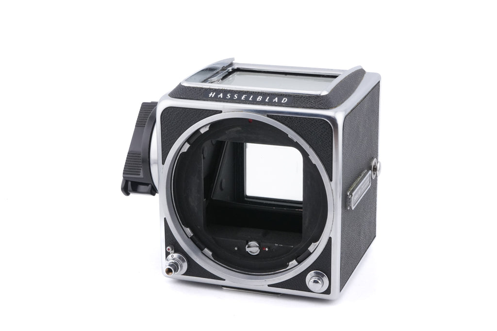 Hasselblad 500C/M (Silver, 10026) + Waist Level Finder (Old / Silver, 42021) + Rapid Winding Crank (44040) + Standard Focusing Screen (42161) + A12 Film Magazine (Silver, 30074)