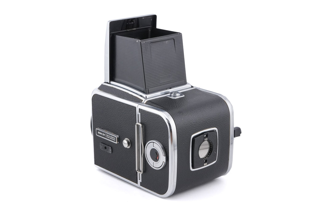 Hasselblad 500C/M (Silver, 10026) + Rapid Winding Crank (Chrome, 44016/TIRFC) + Standard Focusing Screen (42161) + A12 Film Magazine (Silver, 30074) + Waist Level Finder (Old / Silver, 42021)