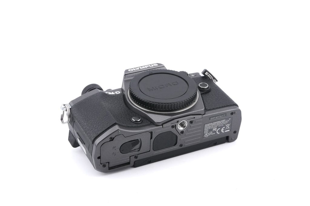 Olympus OM-D E-M5 Mark II + FL-LM3 Flash