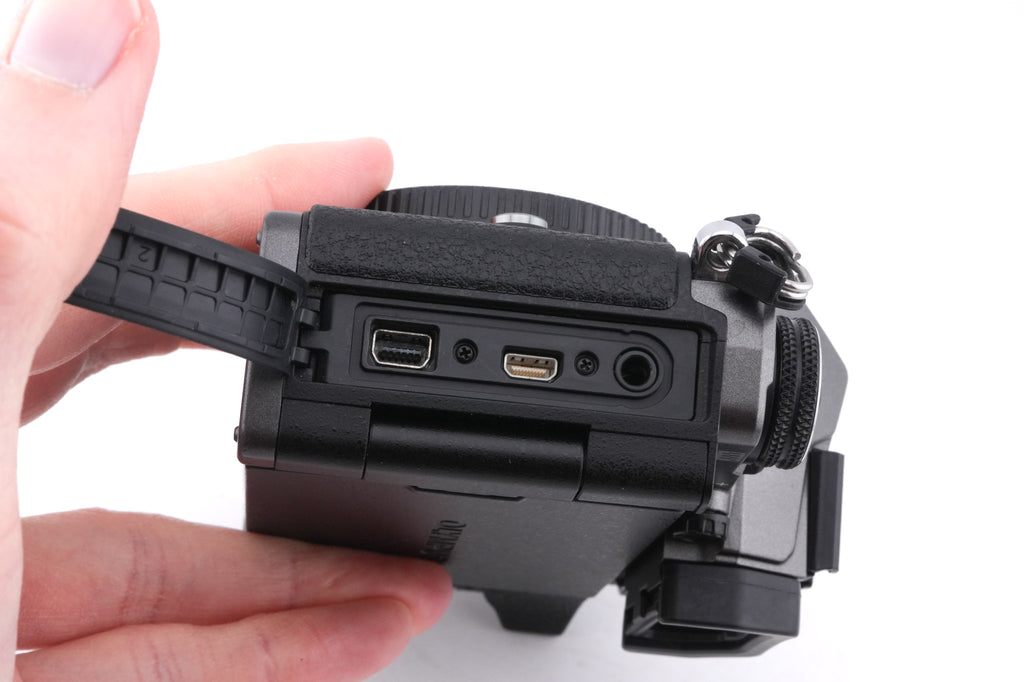 Olympus OM-D E-M5 Mark II + FL-LM3 Flash