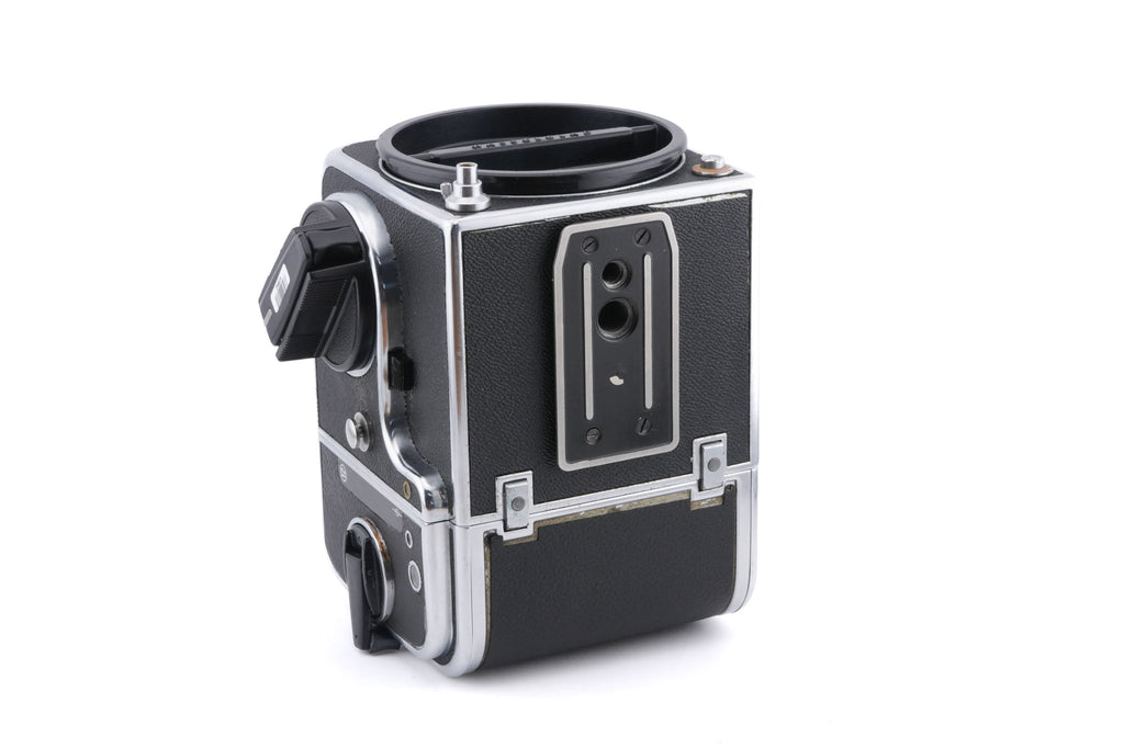 Hasselblad 500C/M (Silver, 10026) + Waist Level Finder (Old / Silver, 42021) + Rapid Winding Crank (44040) + A12 Film Magazine (Silver, 30074) + Standard Focusing Screen (42161)