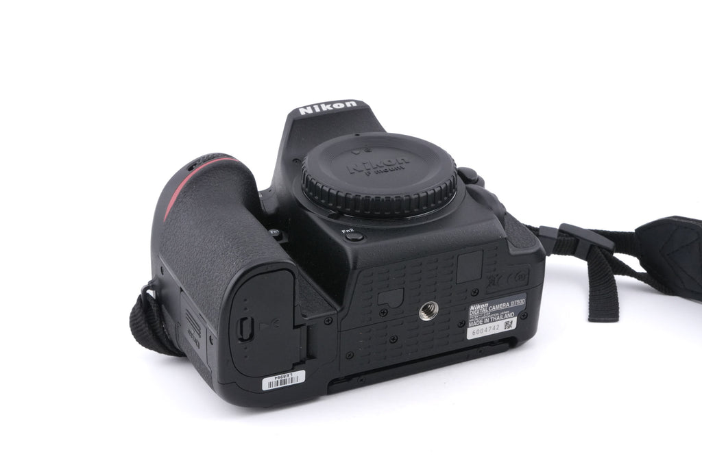 Nikon D7500