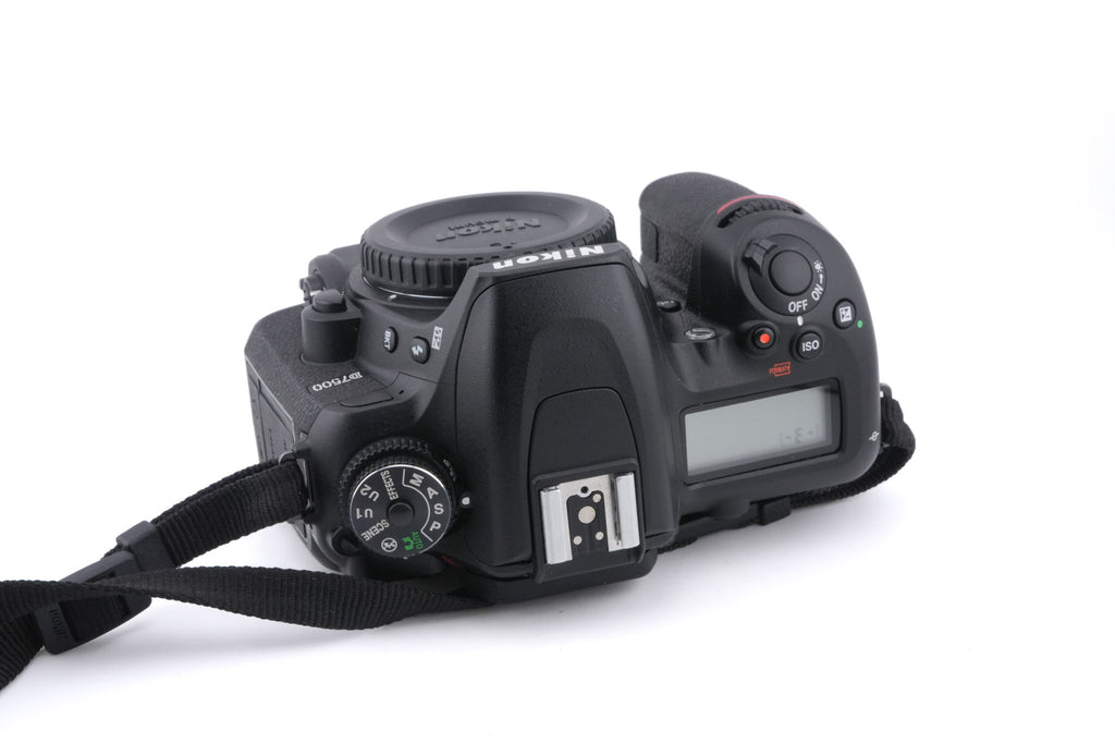 Nikon D7500
