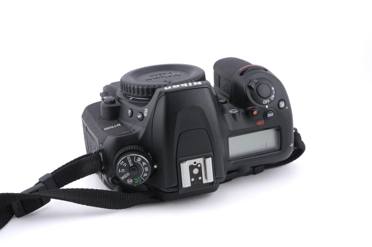 Nikon D7500