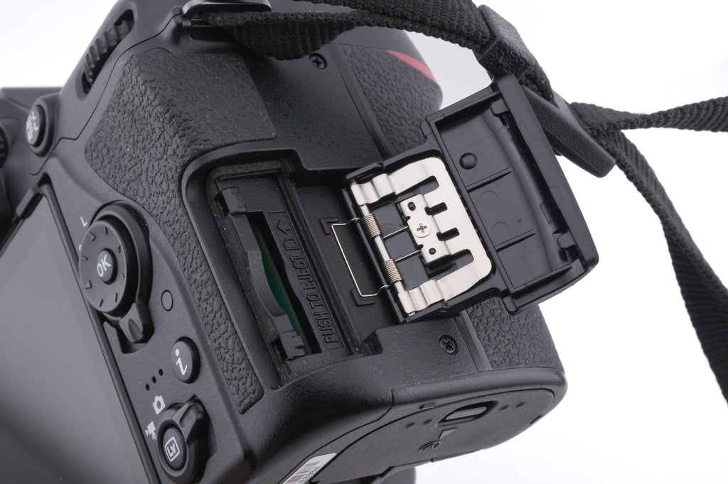 Nikon D7500