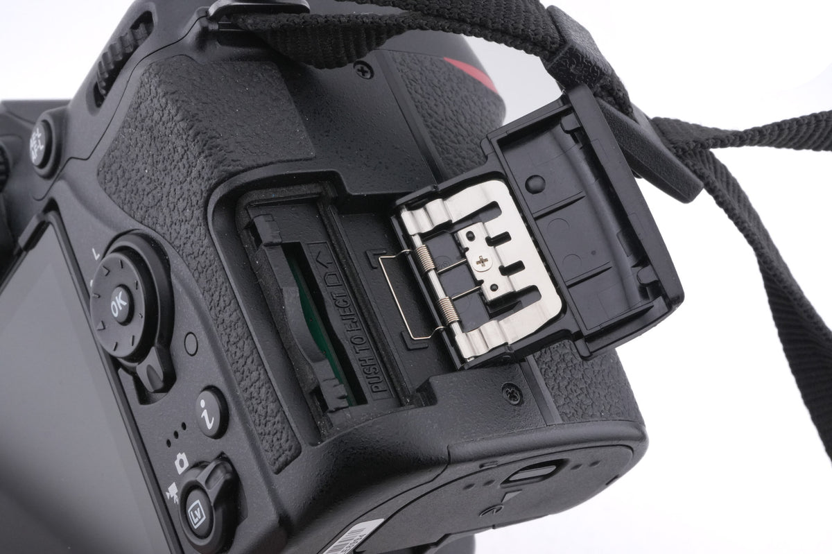 Nikon D7500