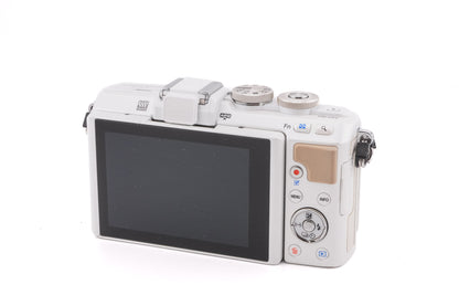 Olympus PEN E-PL7 + FL-LM1 Flash