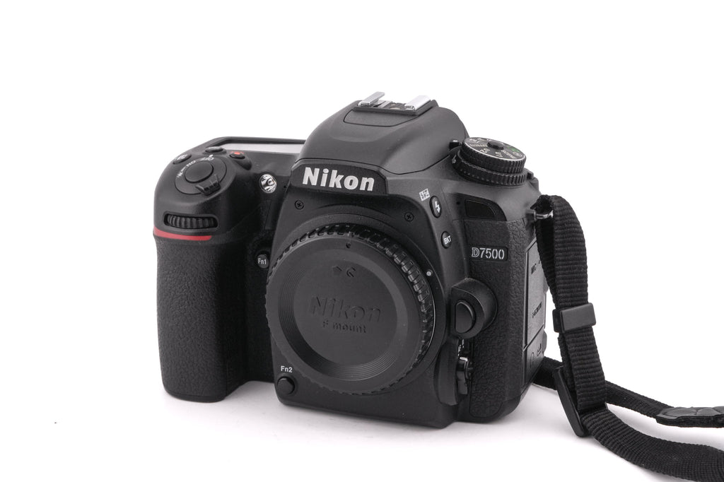 Nikon D7500