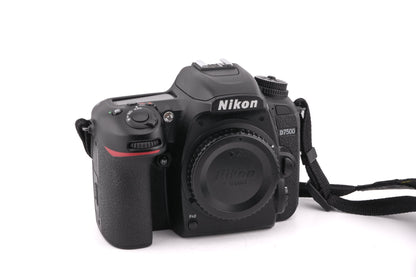 Nikon D7500