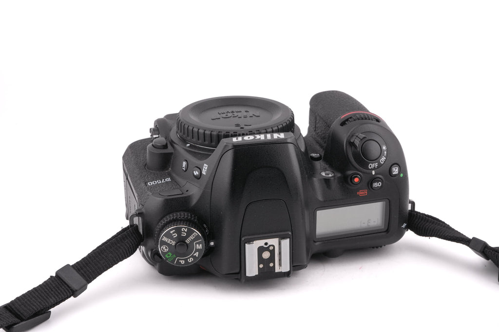 Nikon D7500