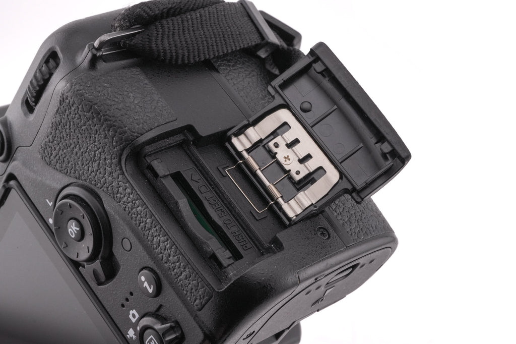 Nikon D7500