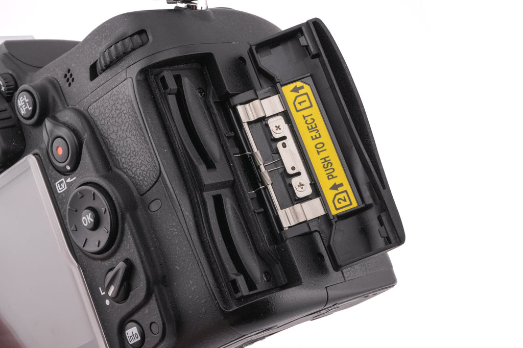 Nikon D7000