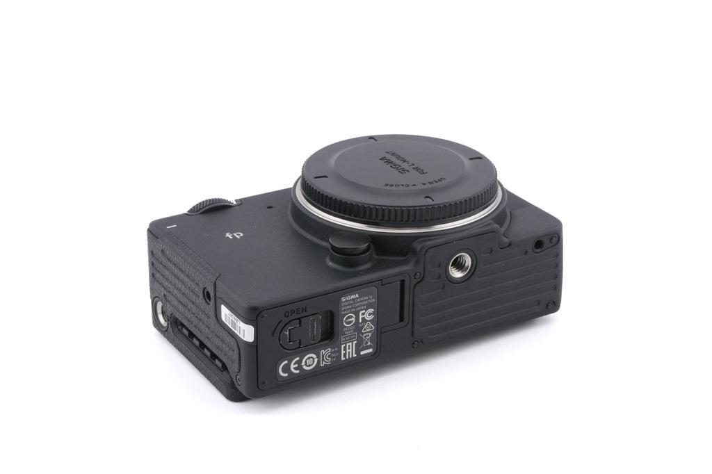 Sigma FP + BPL-11Base Plate + HG-11 Hand Grip