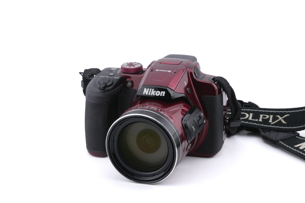 Nikon Coolpix B700