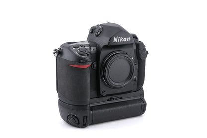 Nikon F6 + MB-40 Multi-Power Battery Pack