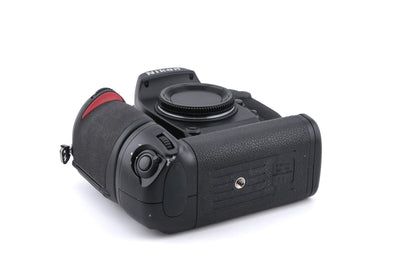 Nikon F6 + MB-40 Multi-Power Battery Pack