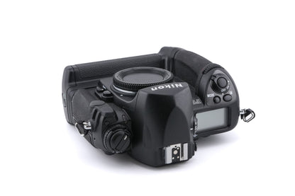 Nikon F6 + MB-40 Multi-Power Battery Pack