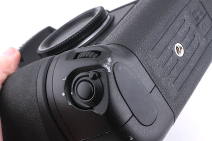 Nikon F6 + MB-40 Multi-Power Battery Pack