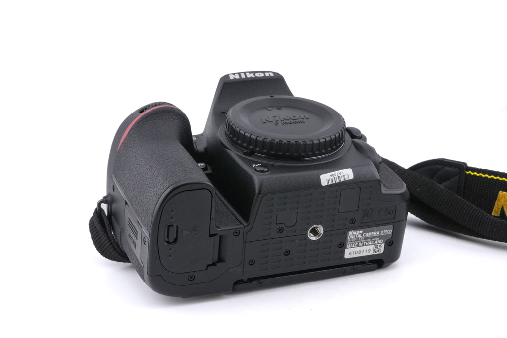 Nikon D7500