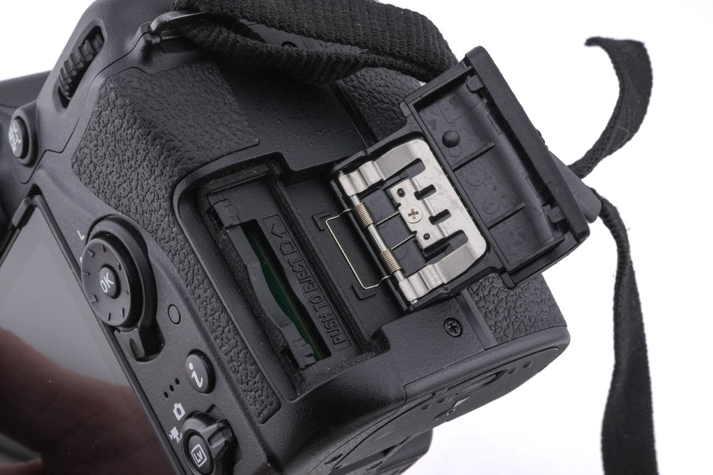 Nikon D7500