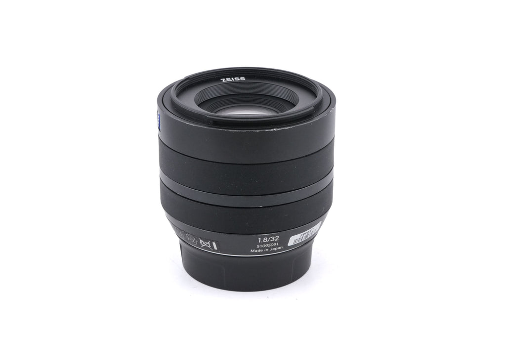 Carl Zeiss 32mm f1.8 Planar T* Touit