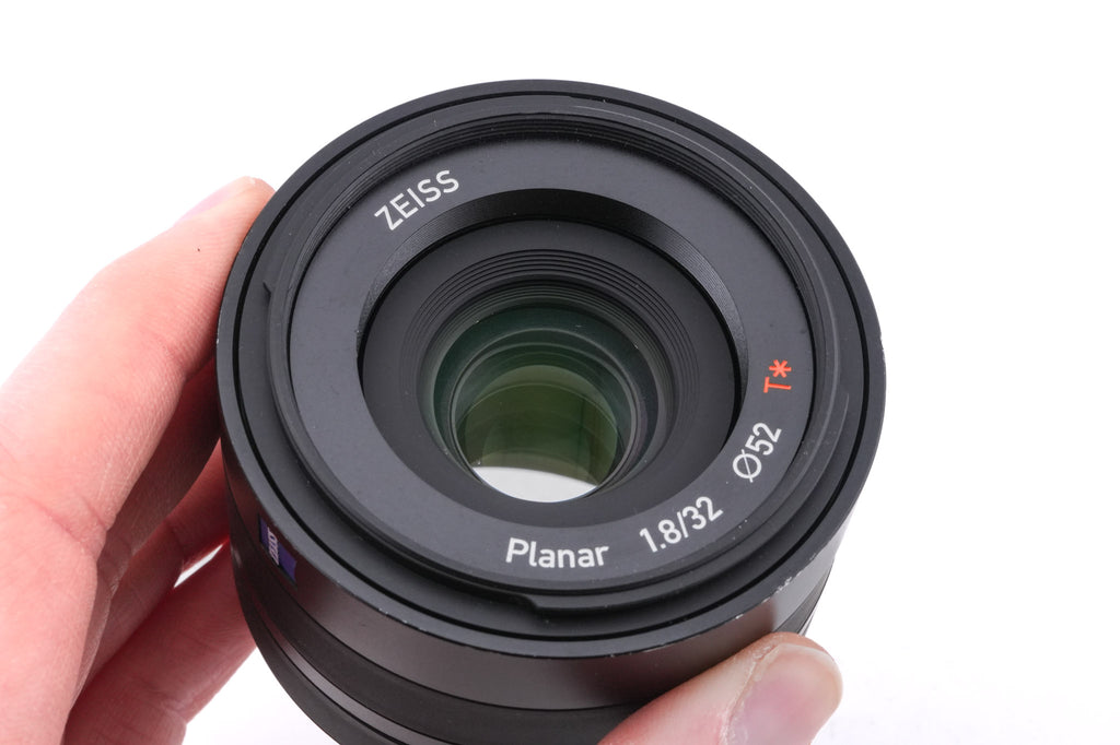 Carl Zeiss 32mm f1.8 Planar T* Touit