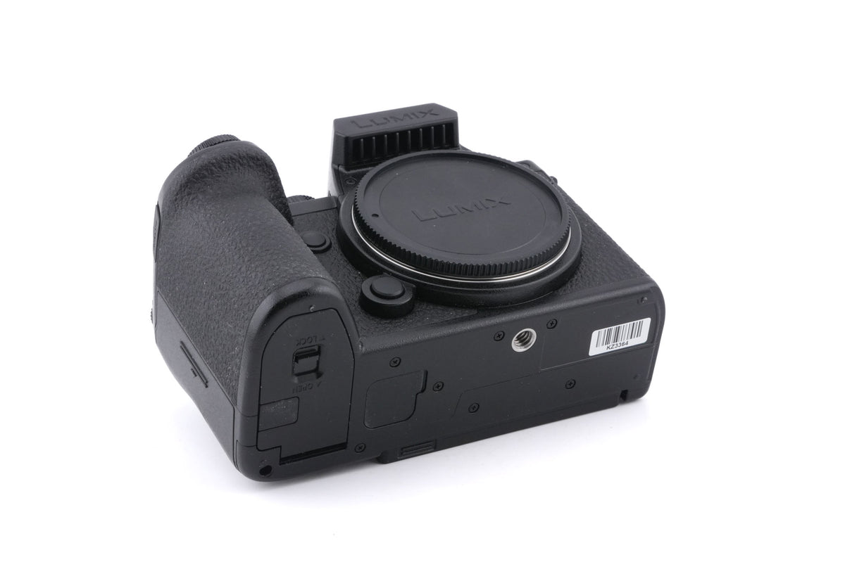 Panasonic Lumix DC-S5 IIX