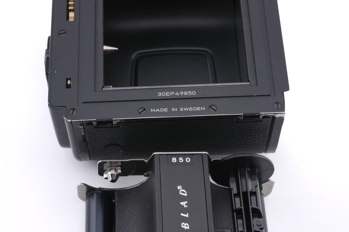 Hasselblad 501C (11045) + Waist Level Finder (New / Black, 42323) + A12N Film Magazine (30213) + Acute Matte Grid / Split Image Focusing Screen (42170)