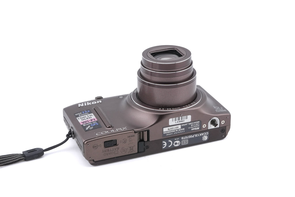 Nikon Coolpix S9500