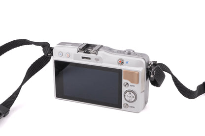 Olympus PEN E-PM2 + FL-LM1 Flash