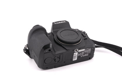 Panasonic Lumix DC-G90