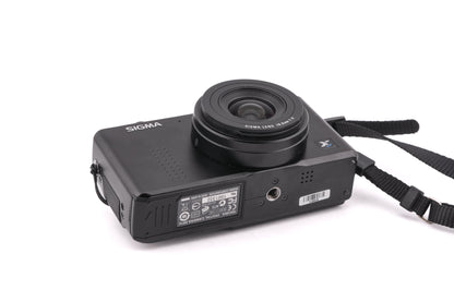 Sigma DP1x + VF-11 28mm Viewfinder