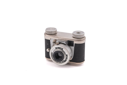 Kunik Walter Tuxi - Camera