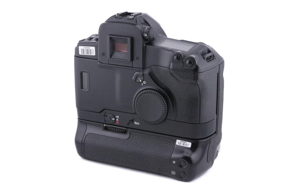 Canon EOS-3 + PB-E2 Power Drive Booster