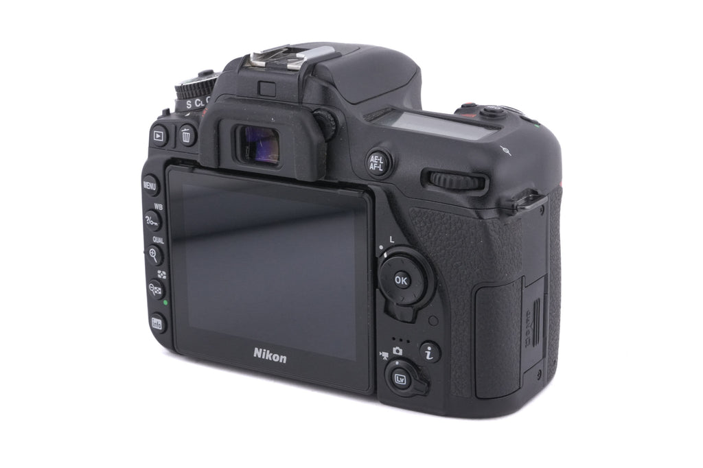 Nikon D7500