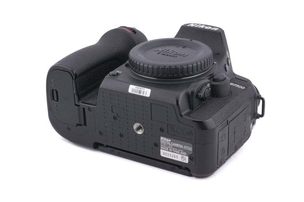 Nikon D7500