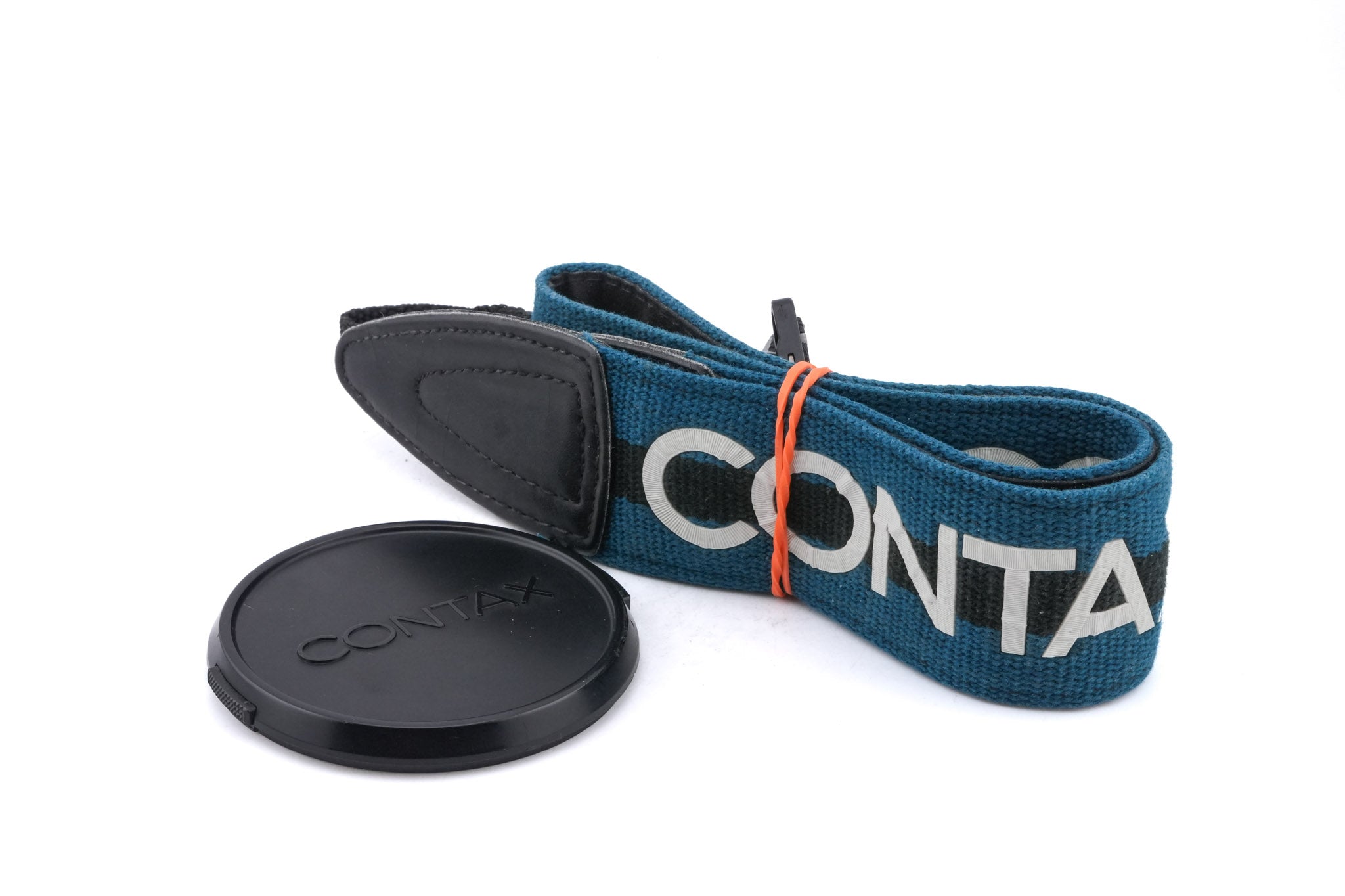 Contax 645 + MF-1 AE Prism Finder + MFB-1 120/220 Film Back Holder + MFB-1A 120/220 Film Insert + 45mm f2.8 Distagon T*