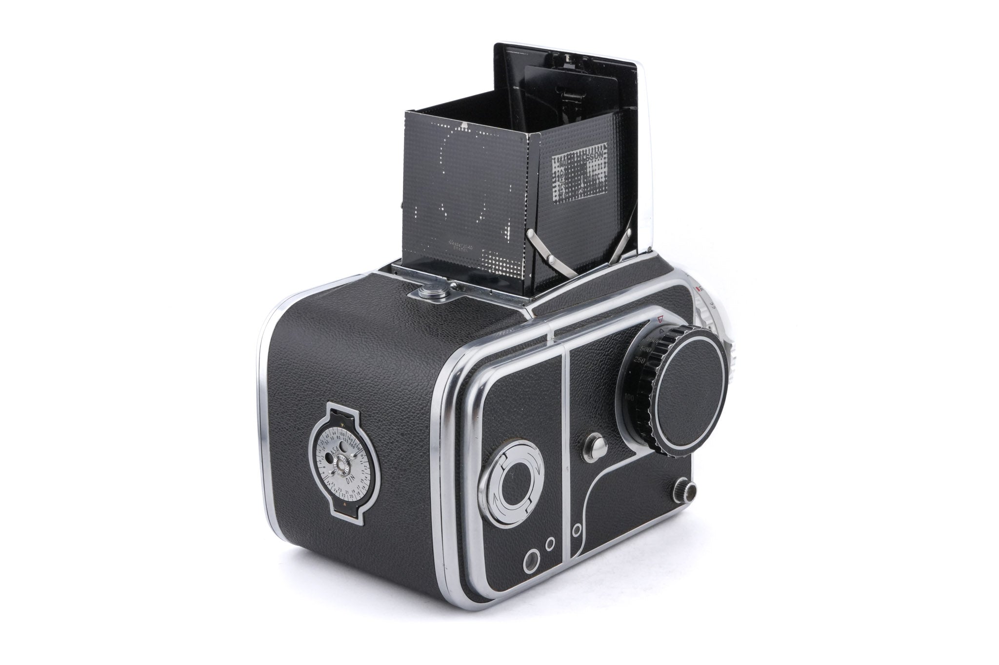 Hasselblad 1000F (8012) + 80mm f2.8 Tessar T Opton (OBTU / 8055) + 12 Film Magazine + Waist Level Finder (FUJUC)
